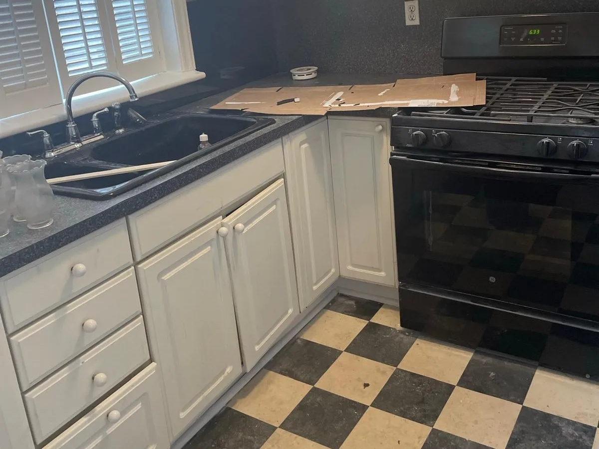 Before cleaning: Move-Out Kitchen